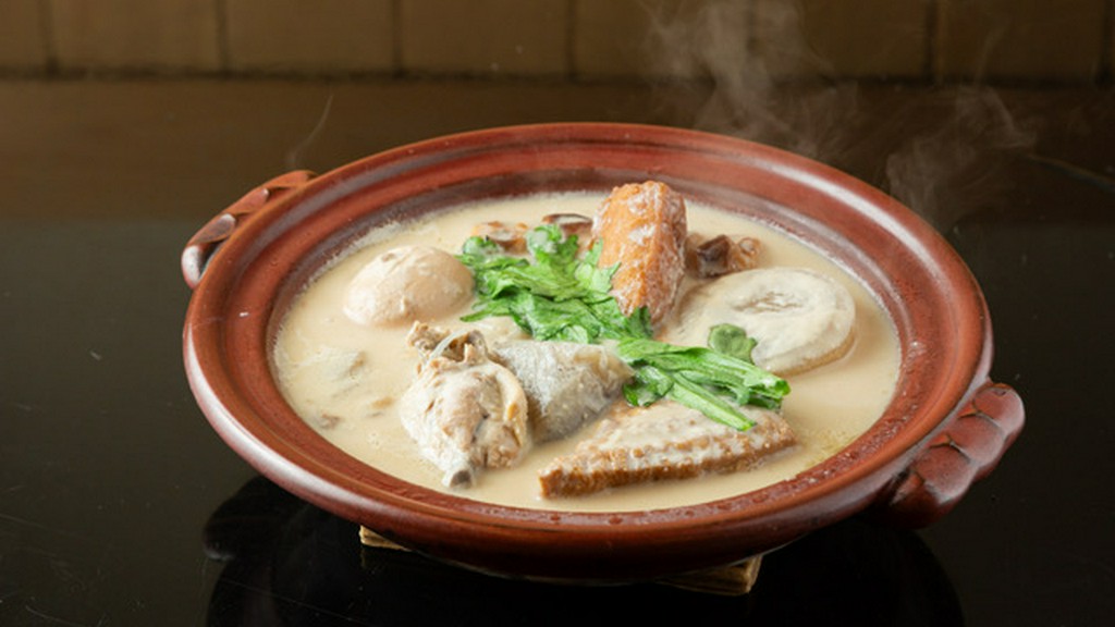 毎日継ぎ足す深いコク。芳醇な香り広がる『粕おでん』