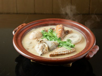 毎日継ぎ足す深いコク。芳醇な香り広がる『粕おでん』