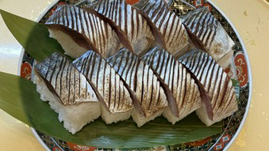 鯖の旨みと酢飯の調和。女将厳選の日本酒と楽しむ『鯖の棒寿司』