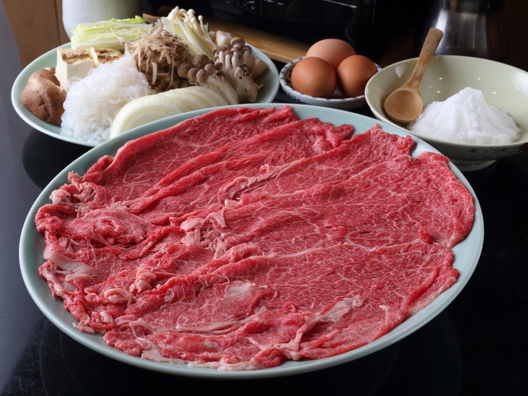 달콤한 맛이 쌓이지 않는 '스키야키 코스' 11,000엔(요리만)