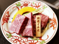 一頭から3キロしかとれない赤身と霜降りの両方の美味しさが味わえます。