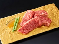 トモバラの部分にこだわった正真正銘特上カルビ！ごはんとタレでどうぞ！