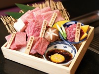 毎日完売！一頭から僅かしかとれない希少部位を味わえます。
特選焼きしゃぶ・特選ハラミ・特選切り落とし・本日のおすすめ希少部位2種
