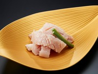 第一の胃の部分
貝柱のような食感が楽しめ脂の旨味がたまらない希少部位
