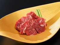 ホホ肉の部分
お肉のようなホルモン部位！一頭から僅かしか取れない希少部位