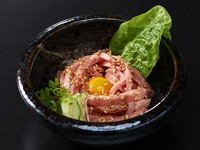 口に入れた瞬間、肉の脂がとろける極上の味わい。一本のタンから僅かしかほんの少ししか取れない希少部位です。