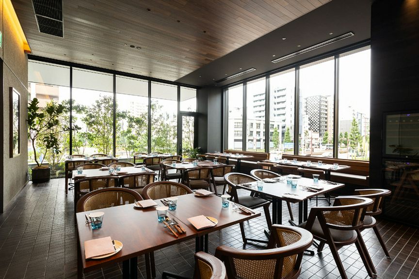 リバーサイドの開放感と森の中にいるような心地良さに憩える!