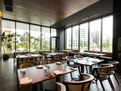 リバーサイドの開放感と森の中にいるような心地良さに憩える！