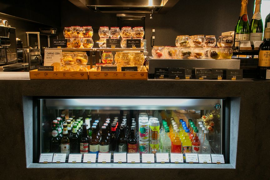 九州のお酒やお茶、地元食材を使ったオリジナルカクテルが豊富