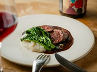 信頼する猟師から届く『宮城牡鹿半島 小野寺さん 本州鹿のローストwithポワブラードソース』