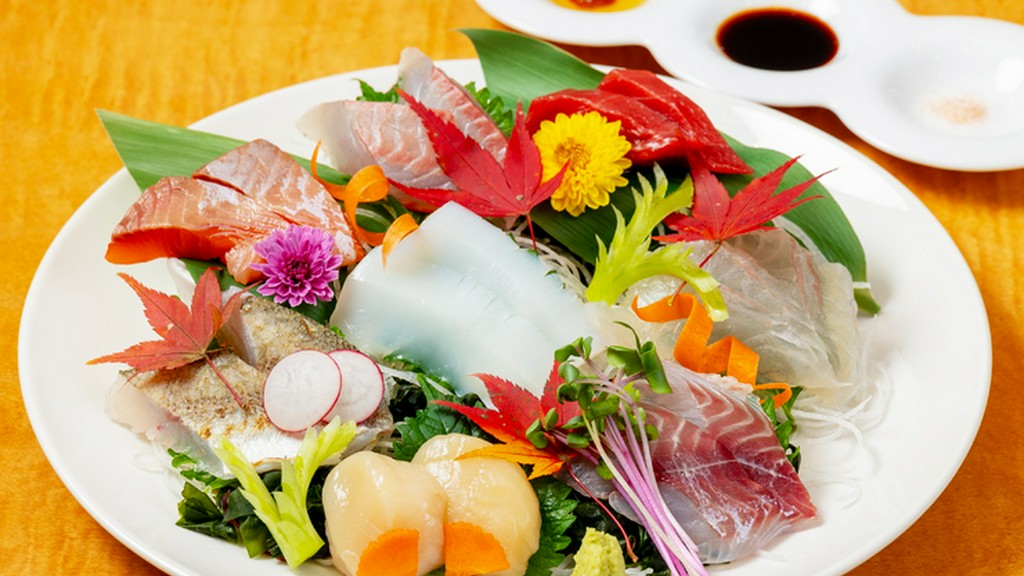 鳥取から産直の季節の魚介を使用した『本日のお造り8種盛り』