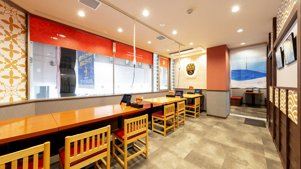 魚介料理を囲み、ゆっくりと食事を楽しむ贅沢な時間