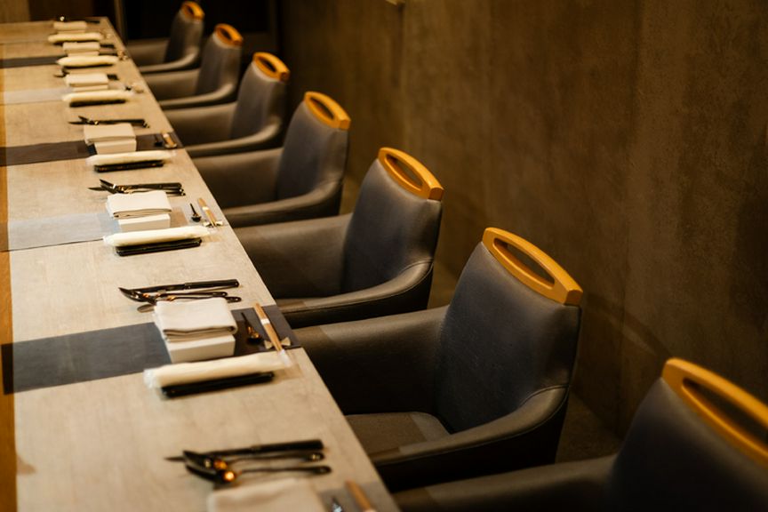 カウンターはシェフの技を望める特等席