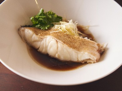 『鮮魚の蒸し物（オオモンハタ）』