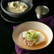 ※サービス料を別途頂戴いたします。
※各種単品メニューもご用意をしております。コースご注文後に追加にて承ります。詳細は店舗にてご確認ください。