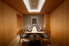 ※個室料を別途頂戴いたします
2名様・・・10,000円
3名様・・・7,500円
4名～6名様・・・5,000円
