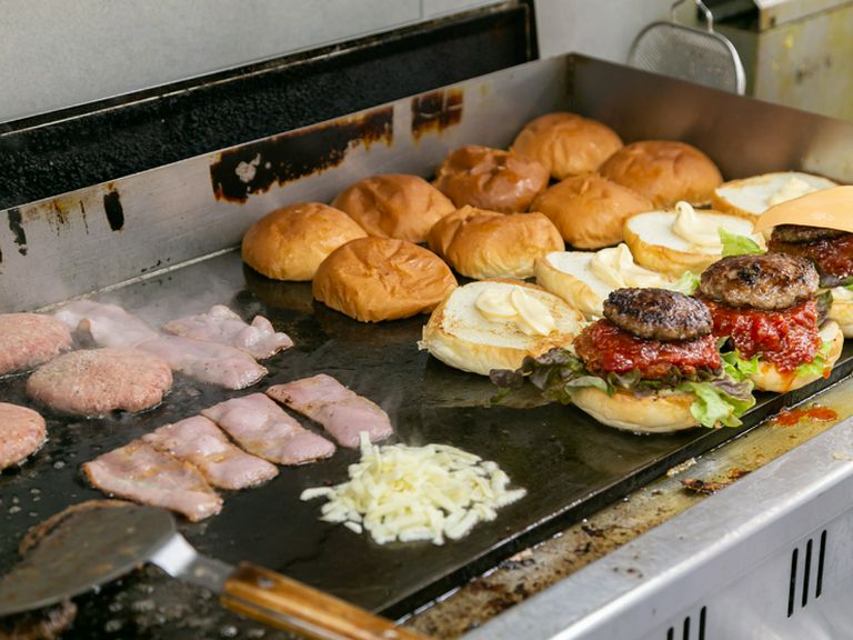 新鮮な食材と丁寧な調理を通じて、おいしさと満足感を届ける