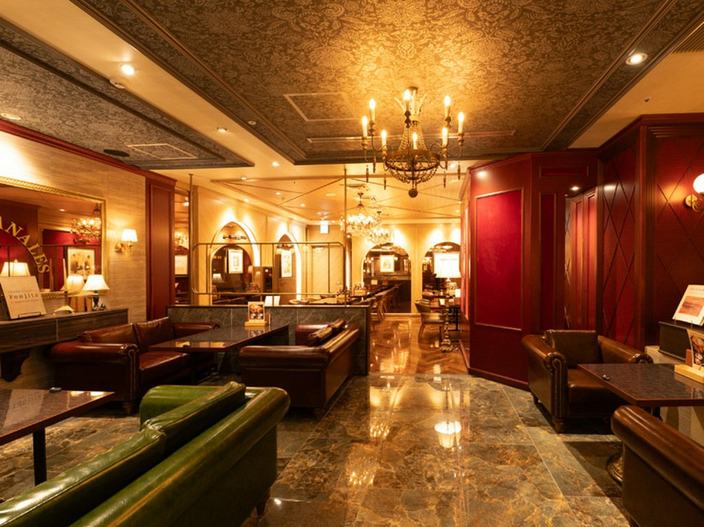 フランスのカフェを思わせるオシャレ空間で、ゆったり過ごす