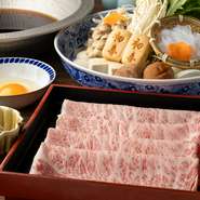 こだわり抜いた見た目にも美しい和牛を、思う存分楽しめる一品。甘い醤油がベースの店オリジナル割り下で、お肉の旨みが引き出されます。濃厚な「糸島つまんでご卵」に絡めて味わうのもオススメです。