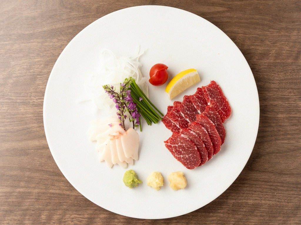 新鮮だからこそ味わえる馬肉のおいしさ『熊本直送　特選馬刺し』