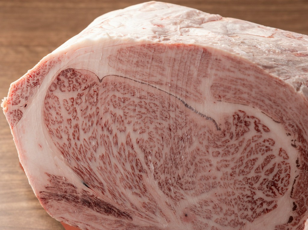 肉のプロが自信を持って届ける『黒毛和牛　特選伊万里牛』