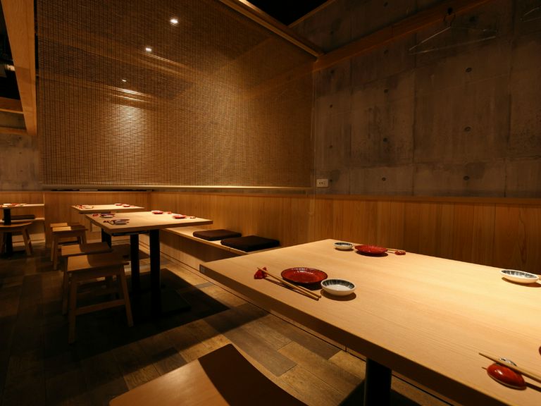 半個室風に利用可能なテーブル席は、各種宴会にも最適