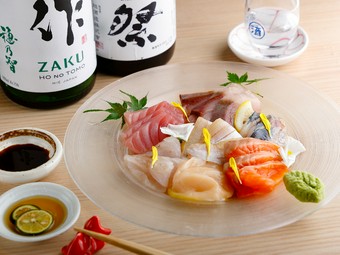 うに醤油・すだち煎り酒でいただく『刺身盛り合わせ』