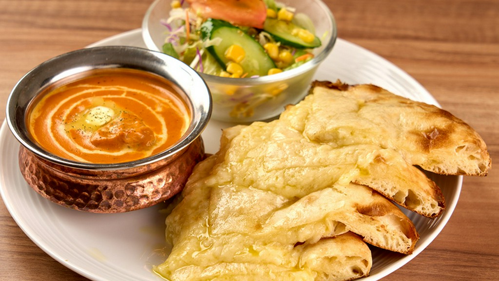 人気の組み合わせをセットで楽しむ『チーズナンプレート』