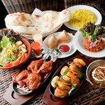 シェフの腕が光る2種のカレーや食欲をそそるジューシーなBBQなど本格インド料理11品を存分に楽しめるコース