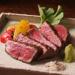 シンプルに食材の旨みを引き出した焼き物に、お酒のアテにぴったりな揚げ物。お酒の進むメニューを各種取り揃えています。