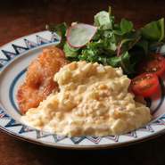 有田鶏のチキン南蛮
海老真丈落とし上げ
せせりの唐揚げポン酢
佐賀牛クリミの網焼き
博多和牛ザブトンの網焼き
宮崎牛内ももステーキ
子持ちししゃも

※写真は有田鶏のチキン南蛮