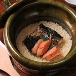 鯖明太土鍋御飯
鰻の土鍋御飯
本ズワイ蟹の土鍋御飯
ホタテバターの醤油土鍋御飯
しらすと南高梅の土鍋御飯

※写真はサバ明太土鍋ご飯
※土鍋ご飯等はご準備に40分程要する為、お早めにご注文下さい。