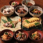 メニューの内容は月に一度変更となります。掲載メニュー・写真は一例となります。当日のメニューは店舗にてご確認ください。