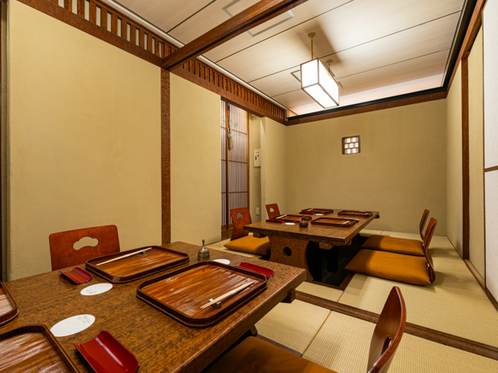 座敷は18名まで対応。店舗貸し切りで最大30名まで利用可