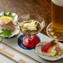 お出迎えは、お客様を想い一品ずつこだわった前菜三種盛りを用意