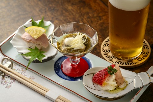 お出迎えは、お客様を想い一品ずつこだわった前菜三種盛りを用意