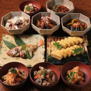 飽きのこない楽しさ。旬を実感できるメニューが魅力