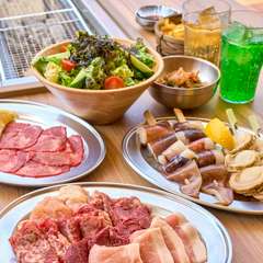 芝生席はペットもOK！上質な肉をはじめとする、厳選食べ放題BBQ