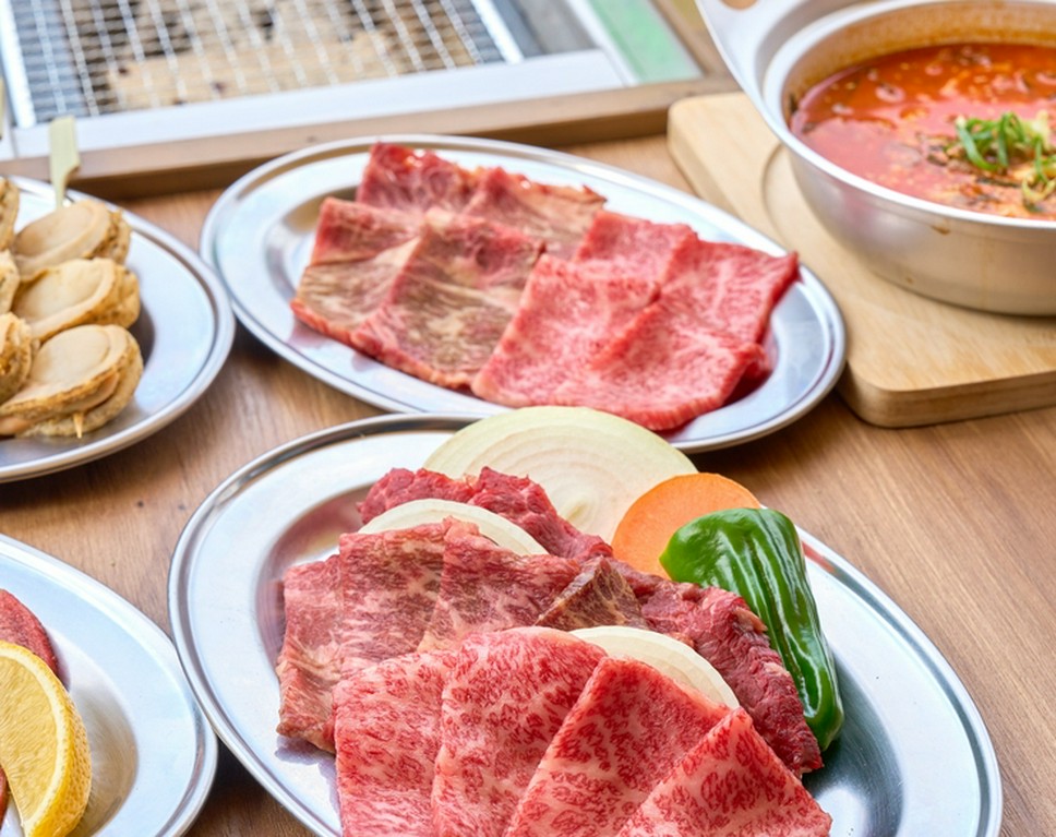 肉の旨みを引き立てるタレで、より一層おいしく