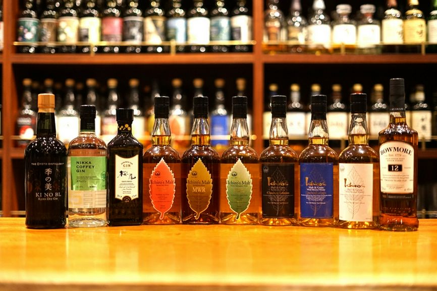 熟練のバーテンダーが作る本格的なドリンクの数々を飲み放題で!