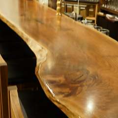 二人の距離を縮める上品でゆったりとしたカウンター席！