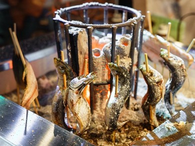 炉端で焼く原始焼き