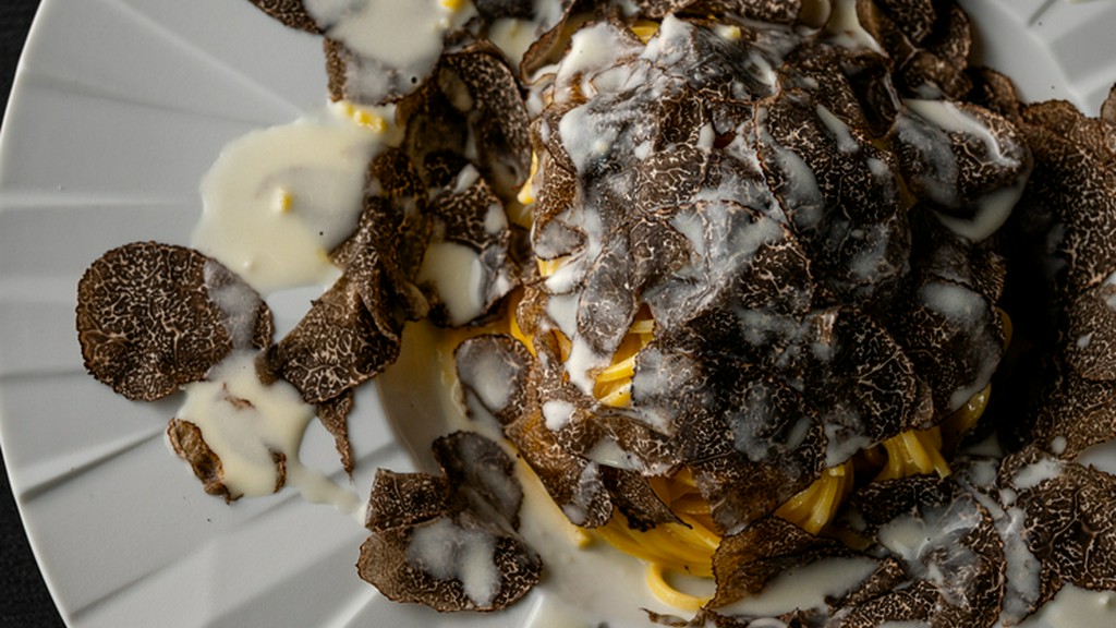 日本各地の旬食材と極上和牛、世界最高峰のキャビアが揃う