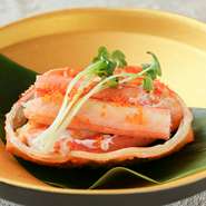 厳選されたトゲズワイカニをシンプルな調理法でご堪能下さいませ。
1本　1650円
3本　4180円
（※画像はイメージです）