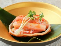 厳選されたトゲズワイカニをシンプルな調理法でご堪能下さいませ。
1本　1650円
3本　4180円
（※画像はイメージです）
