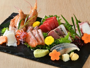 全国の上質食材を吟味し、ひと手間かけた多彩な料理を提供