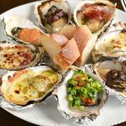 『グリルオイスター』は、新鮮な牡蠣を殻ごと焼いて、さまざまな味わいで楽しむメニューです。グラタン・ガーリックバター・味噌・醤油など、好みのワインと共に楽しめる逸品。