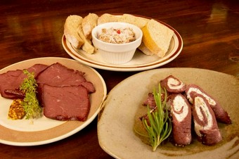 大自然が育む凝縮された旨み。『ジビエおつまみセット』