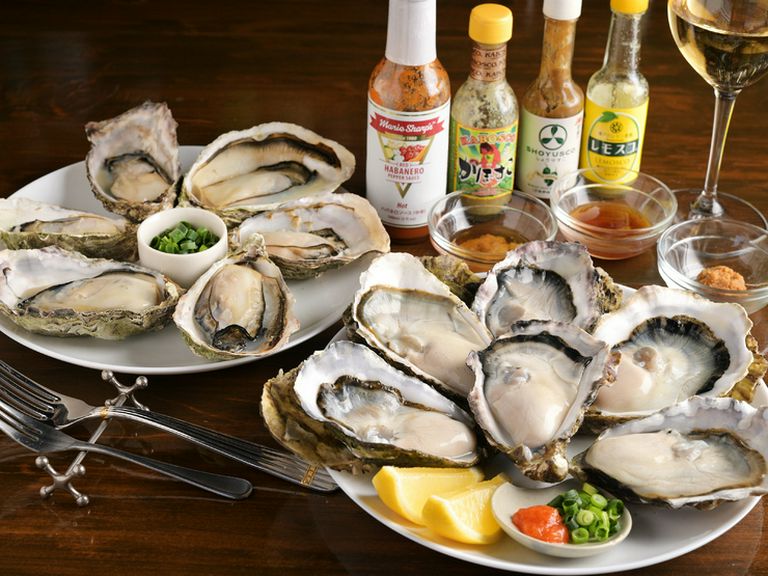 三陸産の牡蠣は身入りバツグン、濃厚でミルキーな味わい。生や焼きで堪能する逸品『生牡蠣&焼牡蠣』