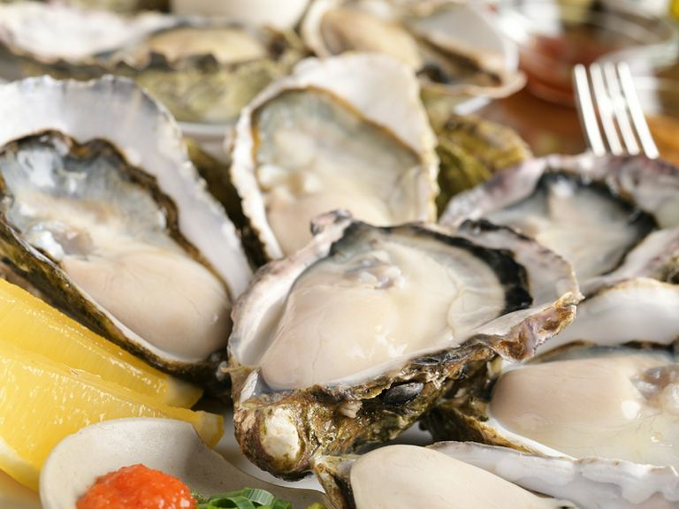 三陸産で鮮度バツグン!一年中楽しめる、ぷりぷりの生牡蠣